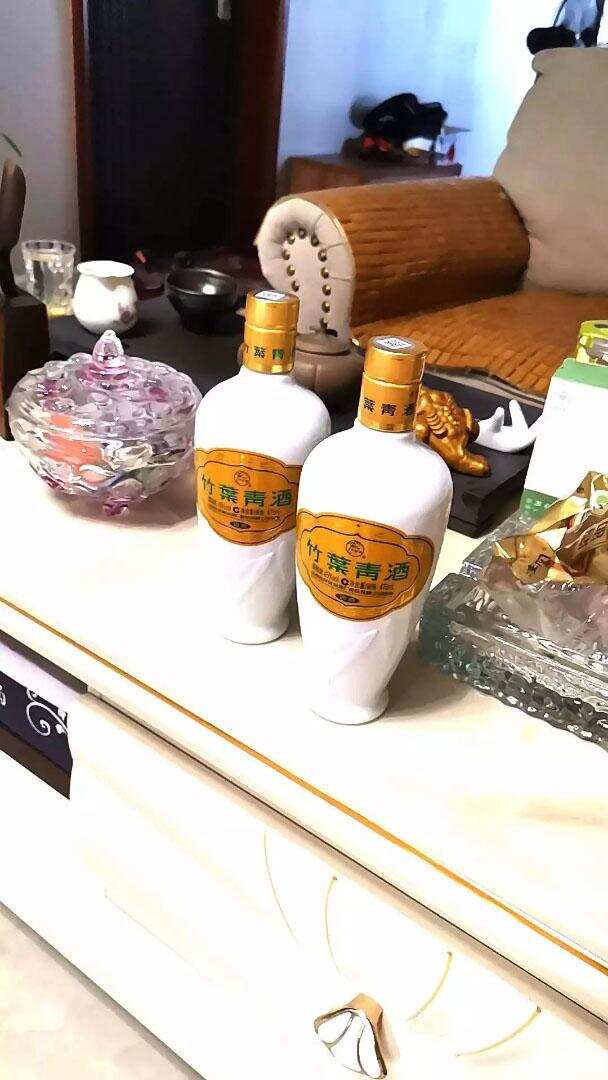 中國第一養生保健酒-竹葉青酒，瓷瓶老酒可喝可存，口感沒得說