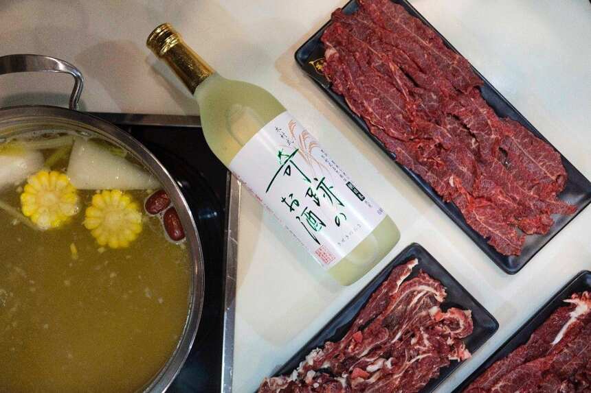 除了日本菜以外，清酒還能搭配汕頭牛肉火鍋！