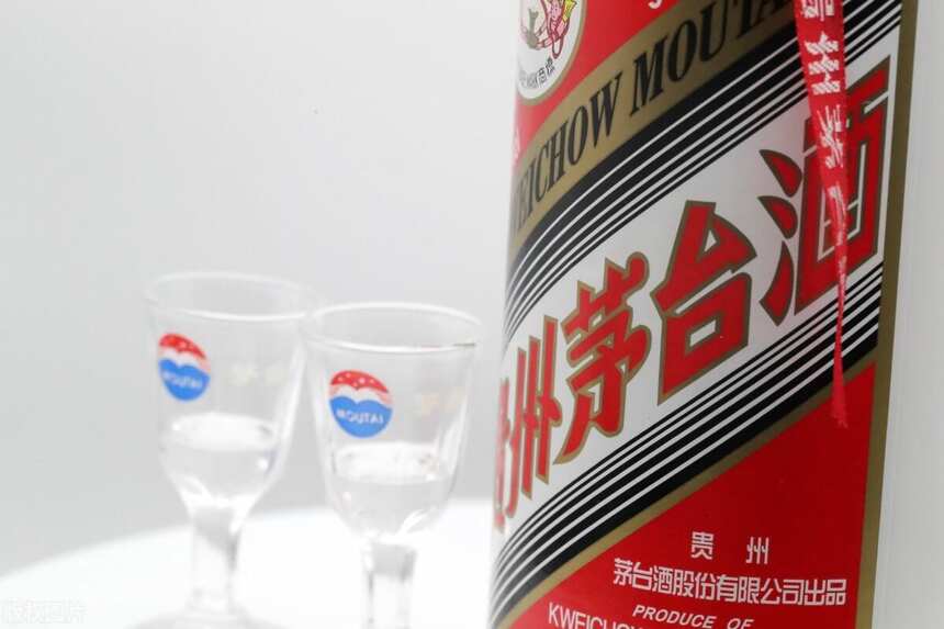 茅臺酒不希望被冠上“奢侈品”的稱號，可已然成了“奢侈品”