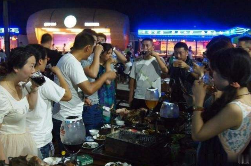 聚會喝到酒精酒？小伙很憤怒，老板主動免單，最后的結局讓人意外