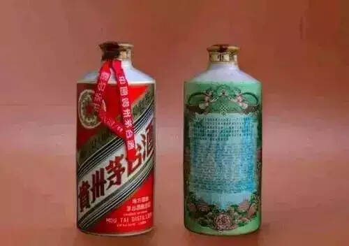 從經典到國際化，講述茅臺70年來酒瓶變化過程