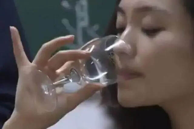 女士飲酒四式，喝出美好氣質