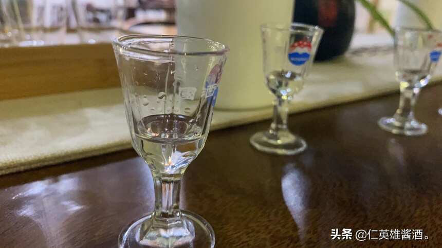 都是勾兌；“白酒勾兌”和“酒精勾兌”有什么不同？