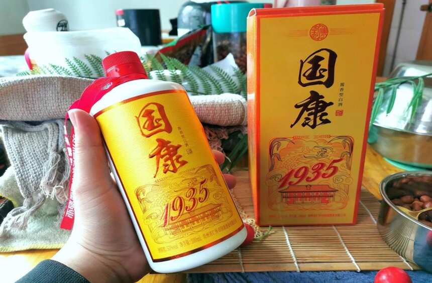 55歲后要注意，和朋友出門吃飯，“這三類酒”千萬別拿上餐桌