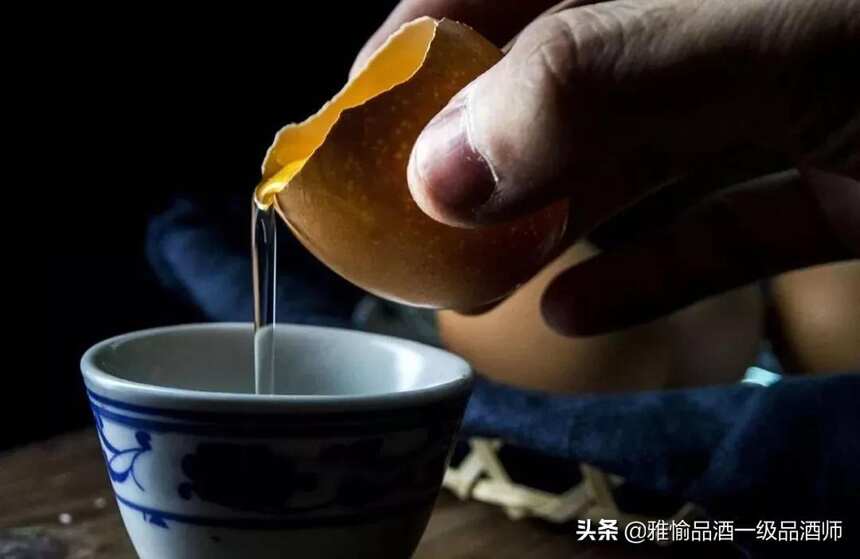 一個人喝酒，解悶；一個人喝茶，靜心