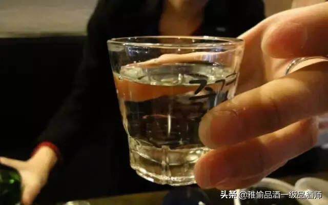 一杯酒，敬不甘的人生