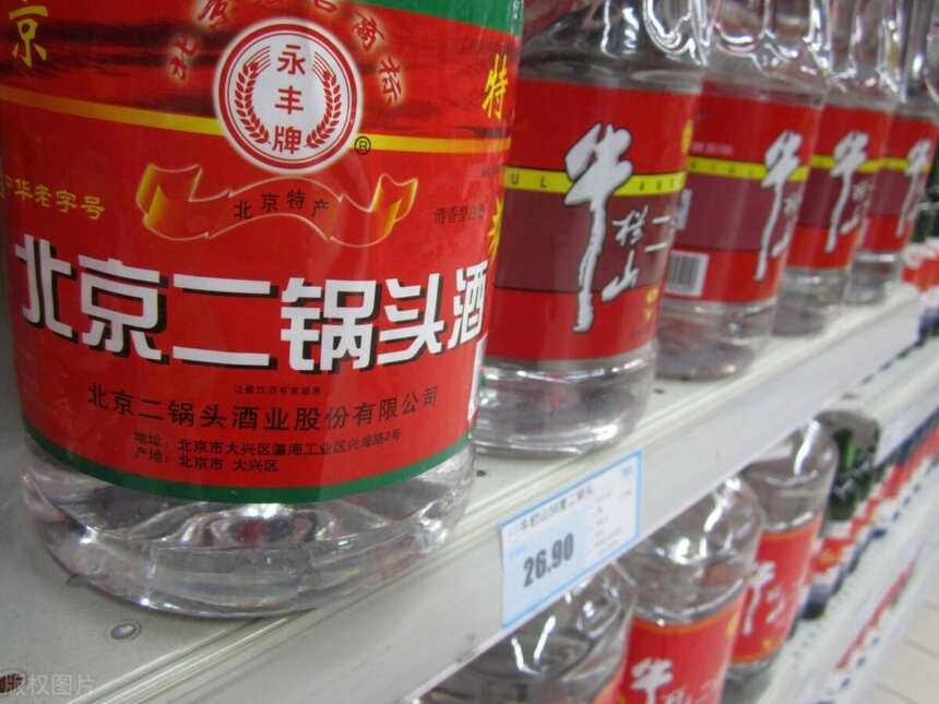 “二鍋頭”到底是不是糧食酒？聽酒廠員工說完，才知道自己喝錯了