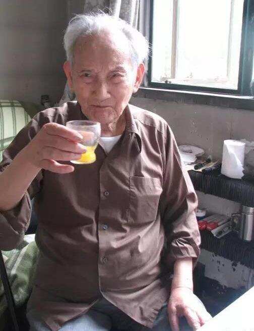 112歲酒界泰斗秦含章的長壽養生秘訣