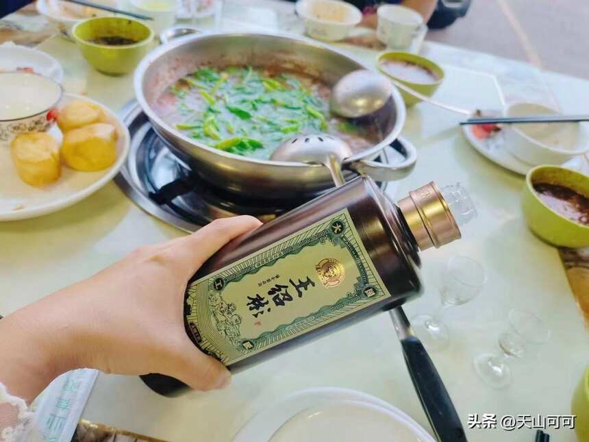 年底該囤什么酒？這5款“光瓶酒”老百姓看不上，行家成箱囤