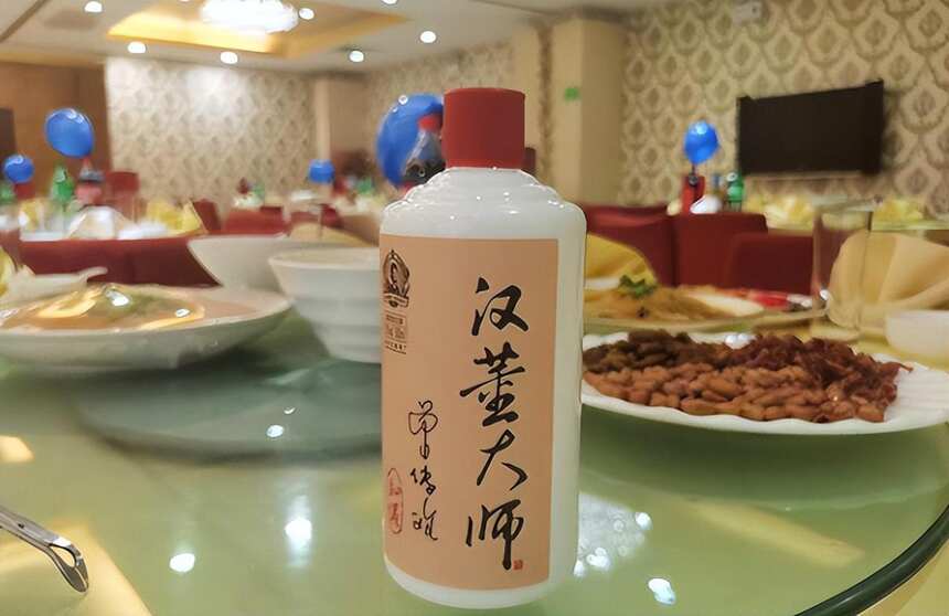 白酒配料表里水在第一位就不是純糧酒？建議搞懂再買，不易吃虧