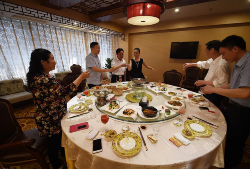 請客吃飯，不管有錢沒錢，這3種酒最好別出現，丟面子還傷感情