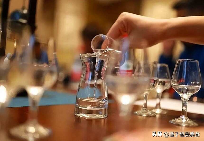 比“勾兌酒”更可怕的是啥？資深釀酒師透露：這3種酒最好別碰