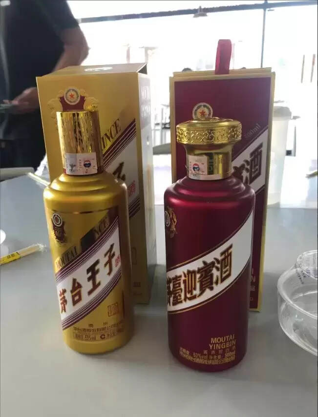 金王子和紫迎賓哪個好?紫迎賓值不值得買，酒質有差距嗎？