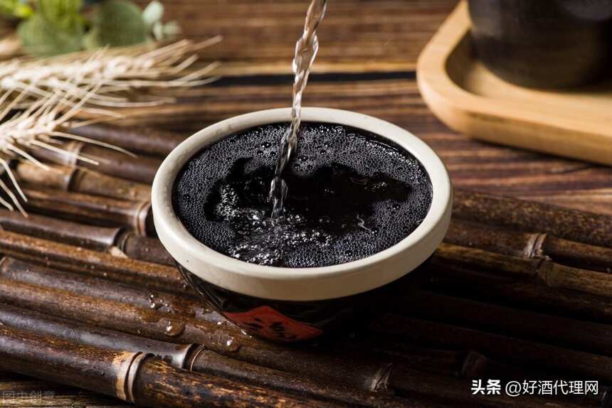 十幾塊錢一瓶的白酒能喝嗎？酒友們注意了