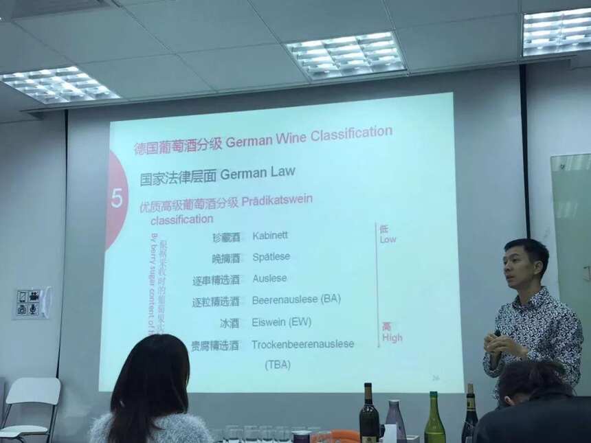 當葡萄酒行家中坐著威士忌愛好者會發生什么