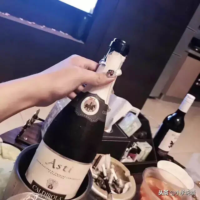 作為一個有品味的“女酒客”，這些起泡酒的知識你應該懂