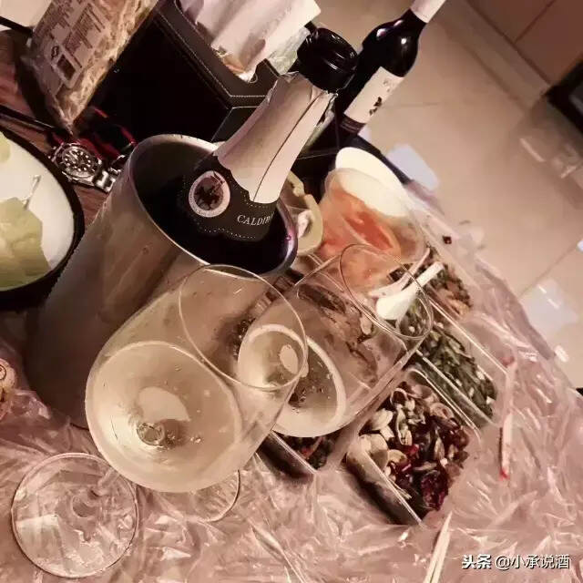 作為一個有品味的“女酒客”，這些起泡酒的知識你應該懂