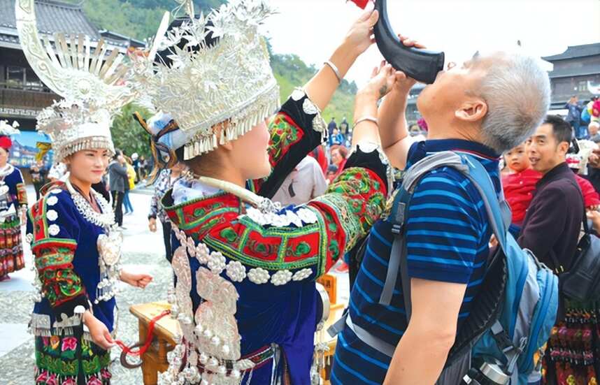 少數民族那些有趣的飲酒方式大盤點