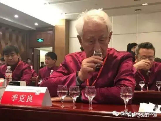 他50多年喝下兩噸白酒，一手將3.6元一瓶的酒推向10000億市值