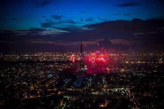 法國國慶日，葡萄酒綻放夜空