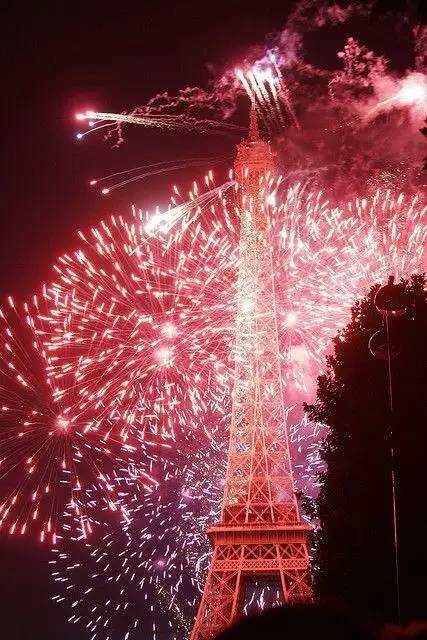 法國國慶日，葡萄酒綻放夜空