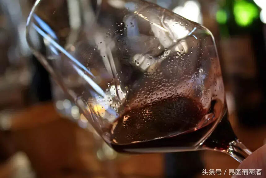 瓶醒：最出色的醒酒器是酒瓶本身！