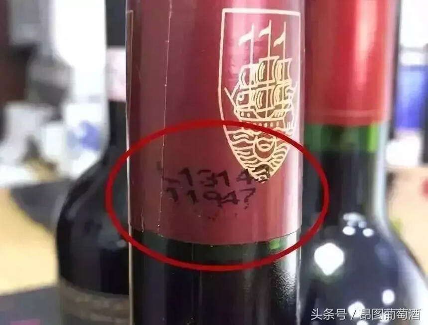 鄭州5萬瓶假酒被查！什么是假酒？怎樣辨別？