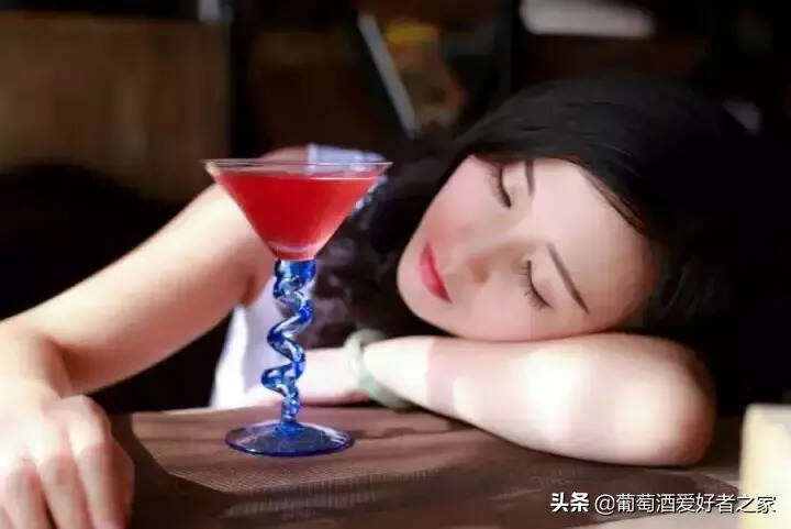 女人與紅酒天生絕配！