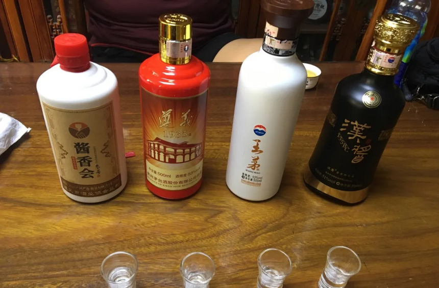 茅臺酒瓶口的兩顆玻璃珠，用來干啥的？