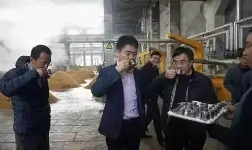 馬云：這樣喝酒的人，我不會重用劉強東：連酒都不會喝，能干什么