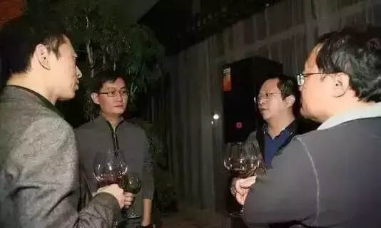 馬云：這樣喝酒的人，我不會重用劉強東：連酒都不會喝，能干什么