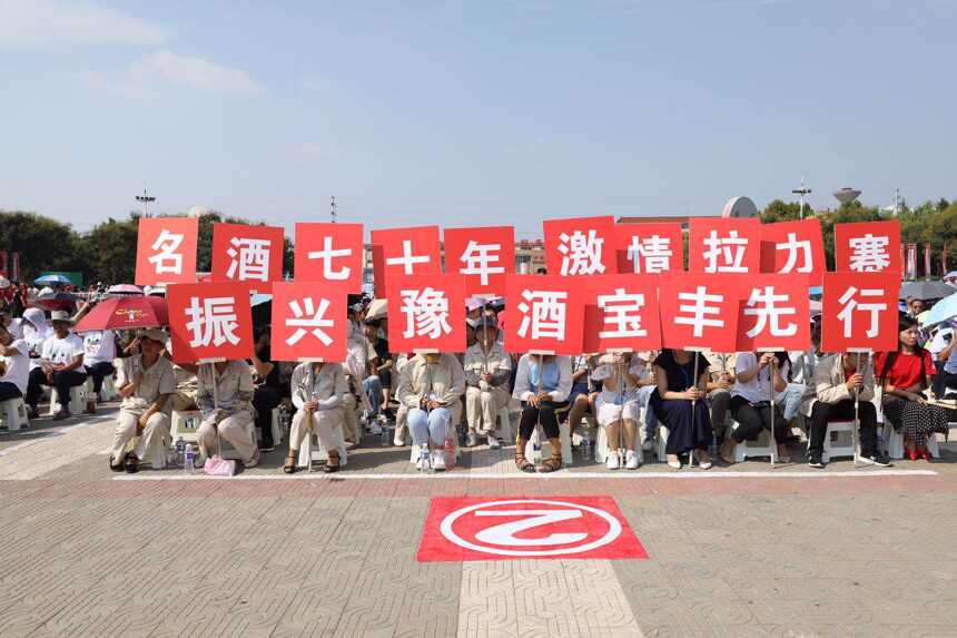 2018寶豐酒杯中國汽車拉力錦標賽圓滿落幕，范高翔奪汝瓷冠軍獎杯