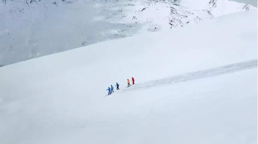 “人類滑雪起源地”驚現巨型宣言，滑雪作畫，讓世界看好中國