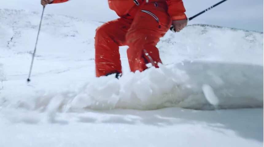 “人類滑雪起源地”驚現巨型宣言，滑雪作畫，讓世界看好中國