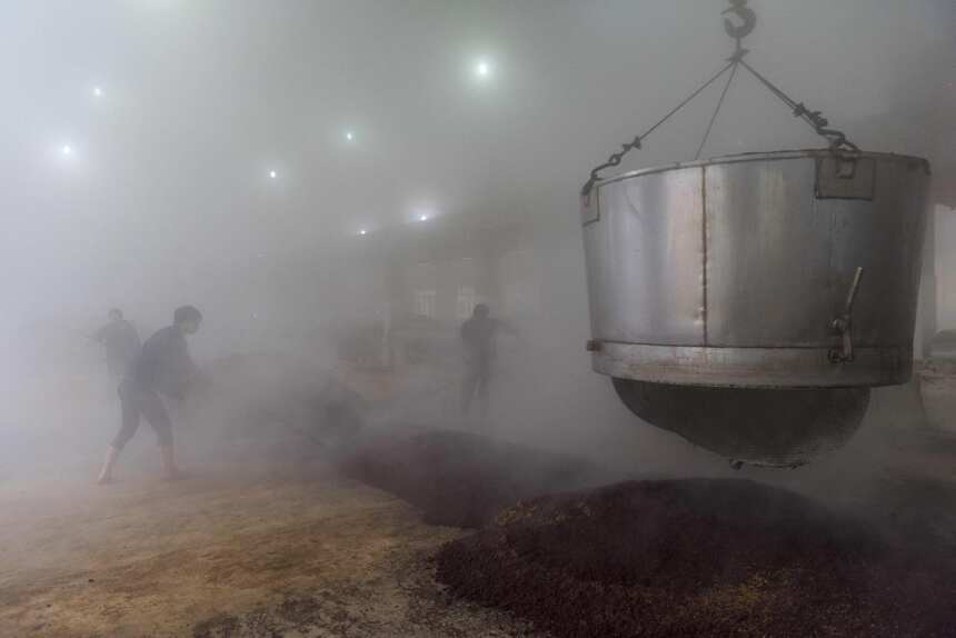 揭秘衡水老白干酒蒸餾，學習老白干的蒸餾操作，老師傅不愿透露