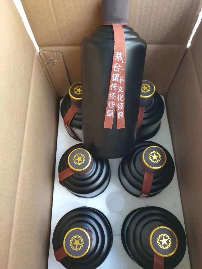 醬香白酒，酒色成為琥珀色，發黃的一定是好酒嗎？