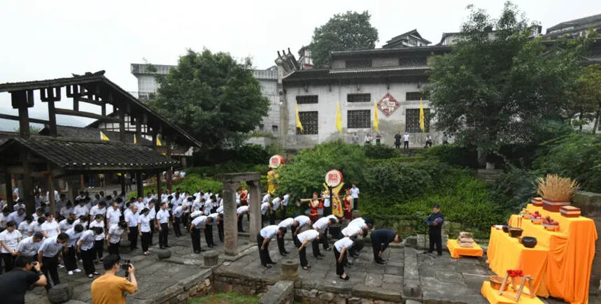 端午佳節，茅臺大師工匠開啟庚子年茅臺酒制曲生產