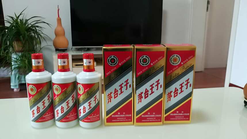 今天用稿費買了三瓶茅臺王子酒，如果醬香酒按年份賣，你會買嗎？