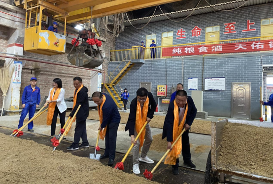 上遵天命 下應時機——天佑德擇吉夏釀