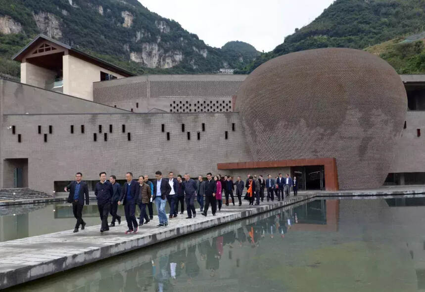 古藺縣委書記李萬忠郎酒現場辦公 全力支持二郎名酒名鎮建設