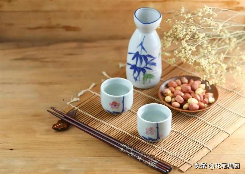 大年初四：一杯美酒慶新春，兔年吉祥 萬事興