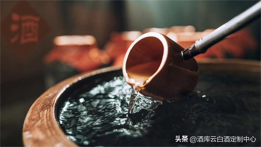 白酒知識丨為什么說白酒三分釀七分藏？