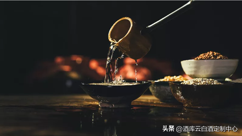 白酒知識丨為什么說白酒三分釀七分藏？